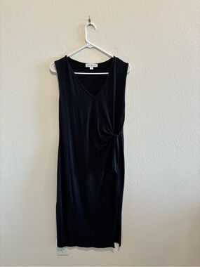 Amour Vert Black Sleeveless V-Neck Midi Dress with Side Tie Detail